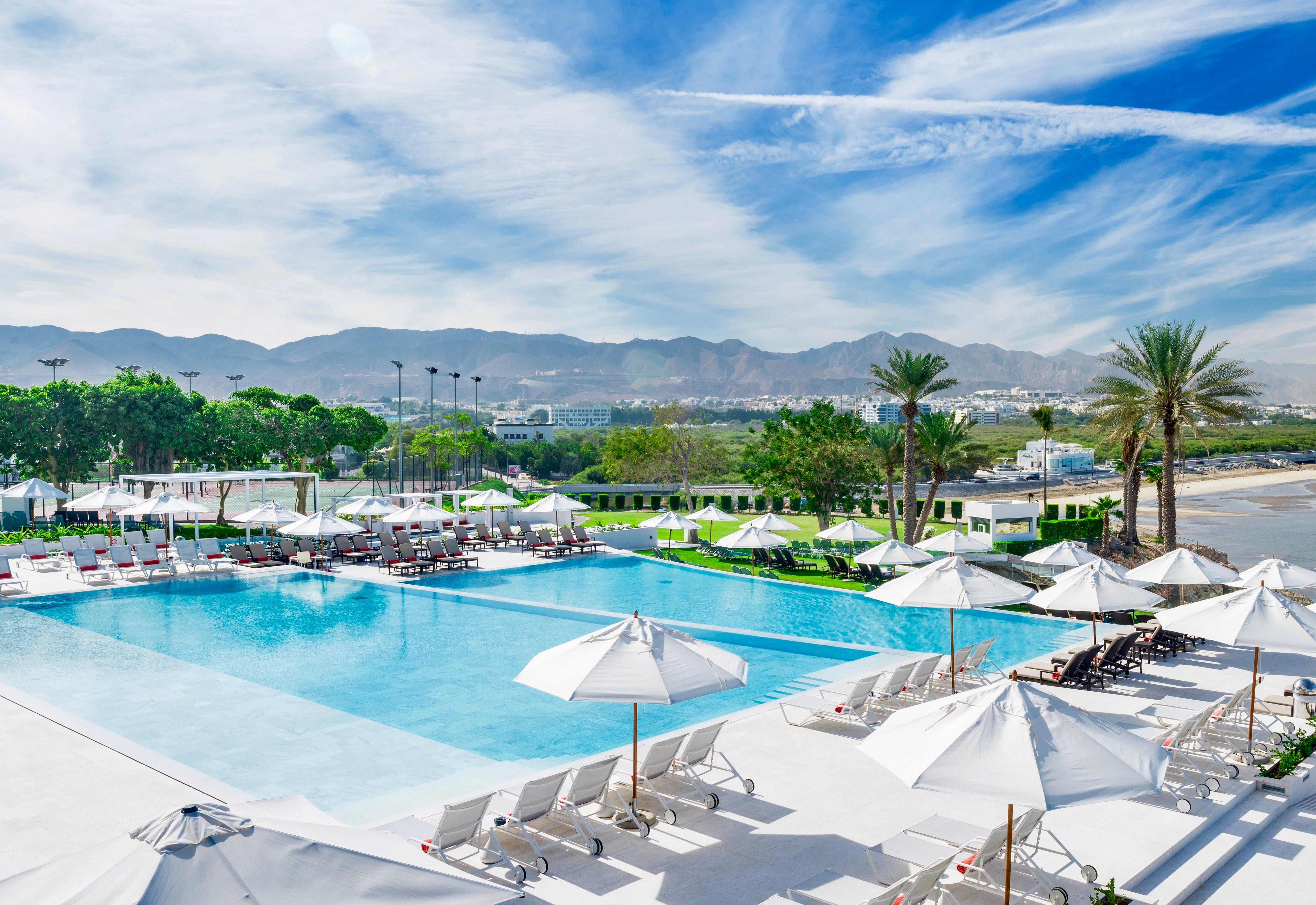 Отель Crowne Plaza Muscat By Ihg Экстерьер фото