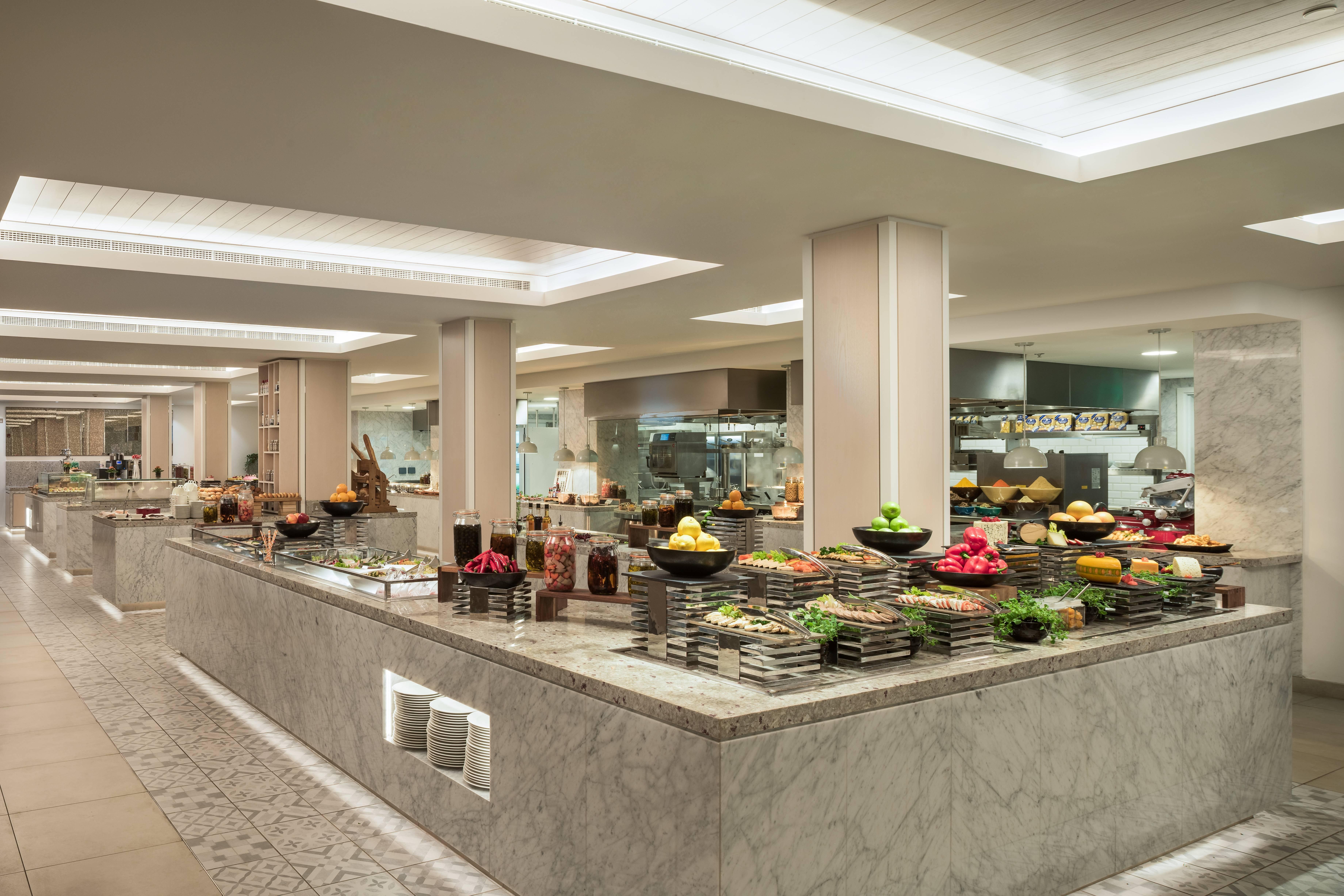 Отель Crowne Plaza Muscat By Ihg Экстерьер фото