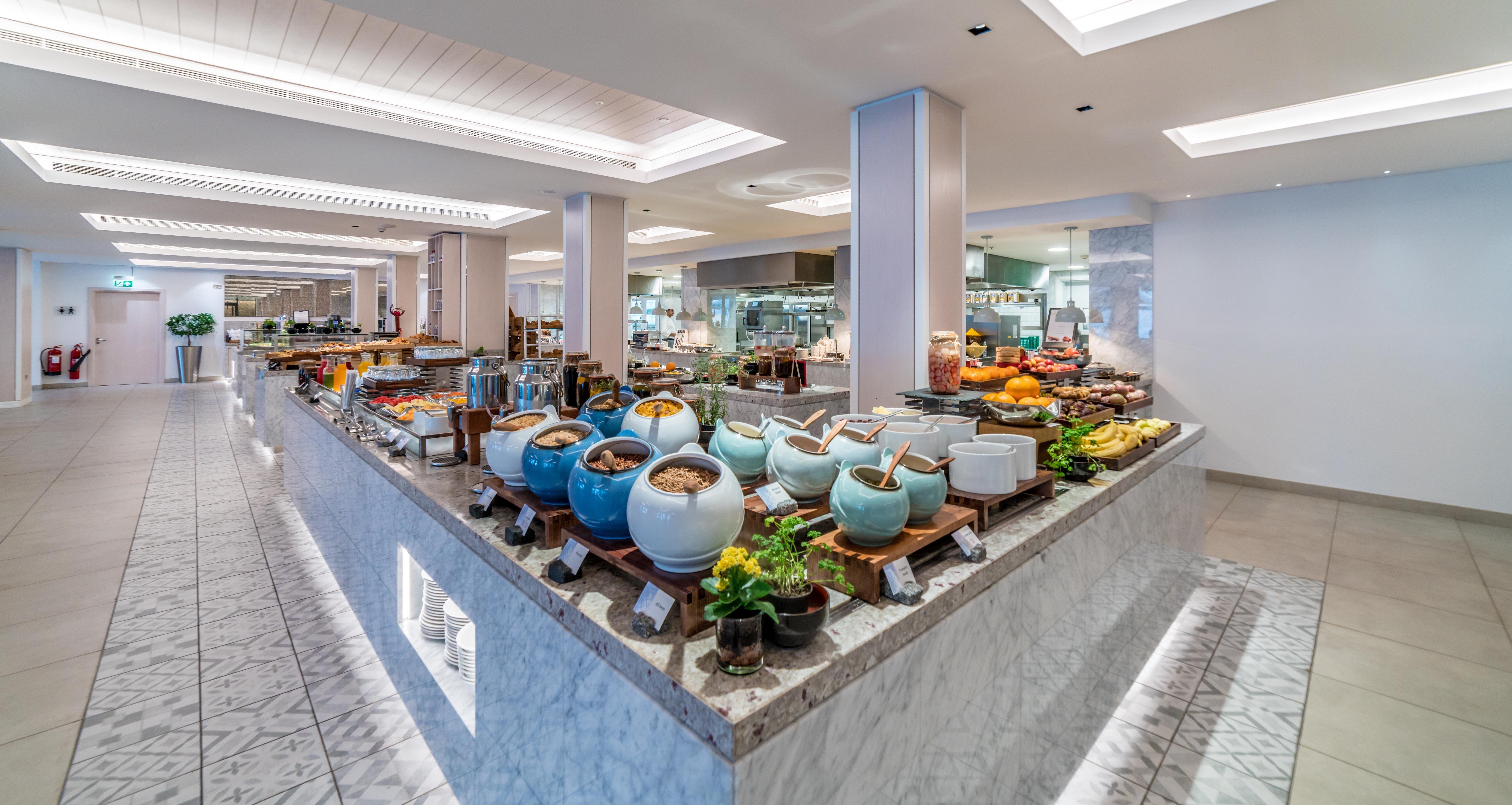 Отель Crowne Plaza Muscat By Ihg Экстерьер фото