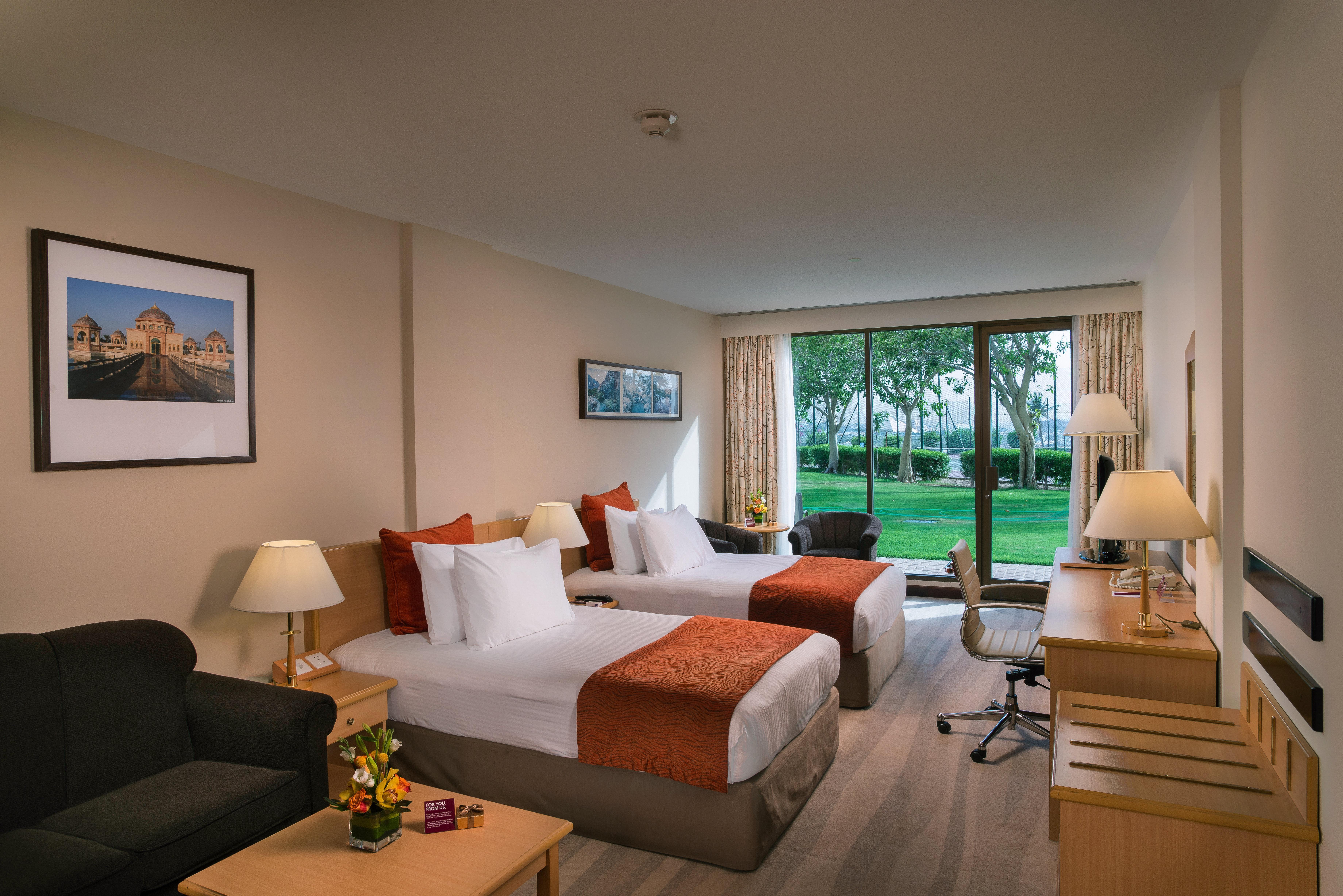 Отель Crowne Plaza Muscat By Ihg Экстерьер фото