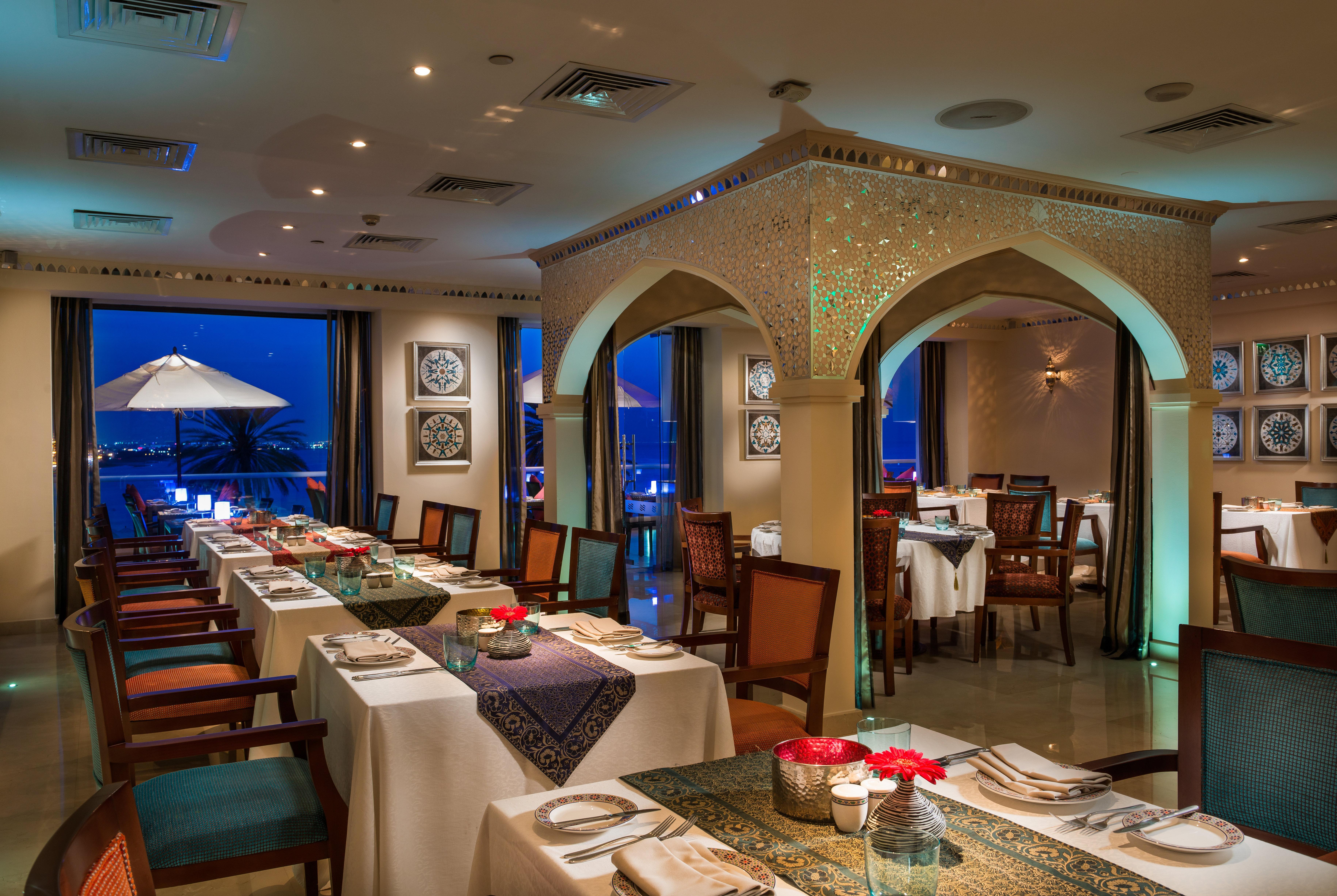 Отель Crowne Plaza Muscat By Ihg Экстерьер фото