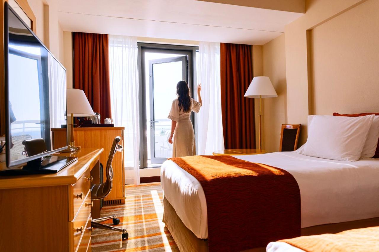 Отель Crowne Plaza Muscat By Ihg Экстерьер фото