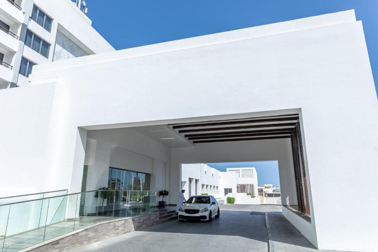 Отель Crowne Plaza Muscat By Ihg Экстерьер фото