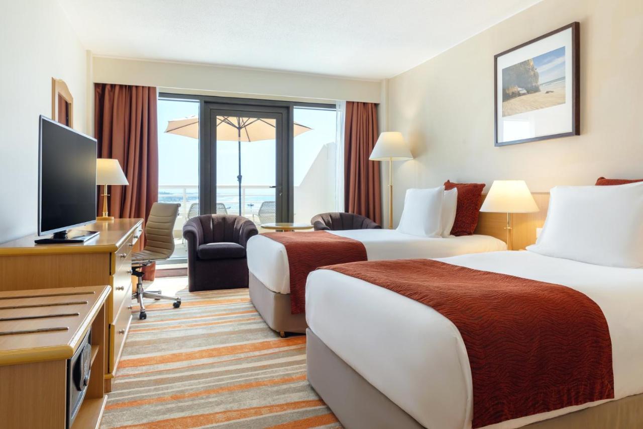 Отель Crowne Plaza Muscat By Ihg Экстерьер фото