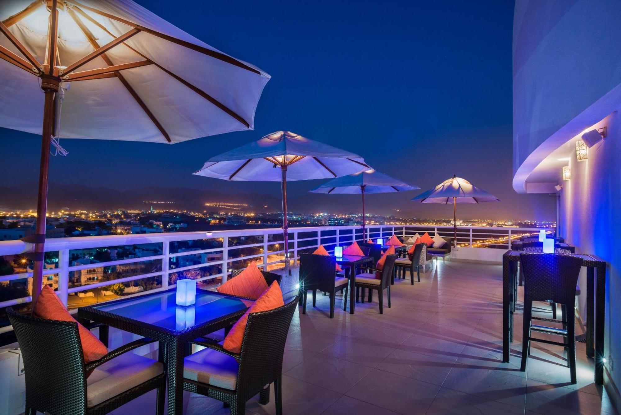 Отель Crowne Plaza Muscat By Ihg Экстерьер фото