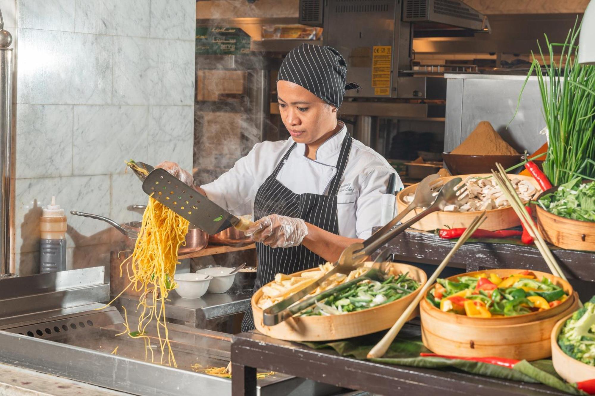 Отель Crowne Plaza Muscat By Ihg Экстерьер фото